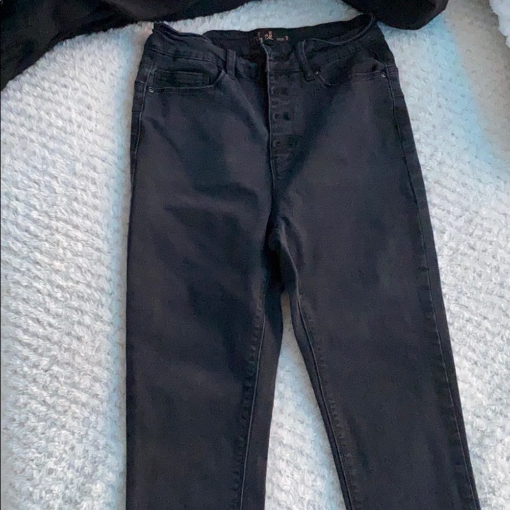 BLACK HIGH WAIST JEANS